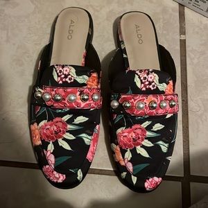 Aldo slides